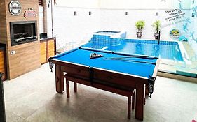 Piscina com ofurô/Churrasqueira/Sinuca e Ping Pong